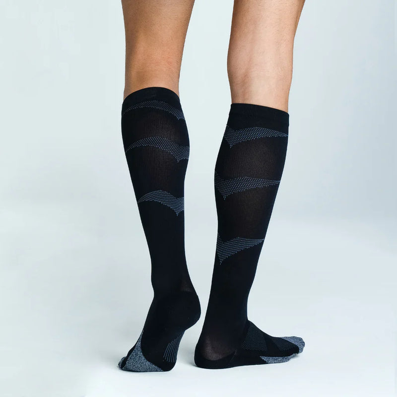 Feetures Graduated Compression Light Cushion Knee High