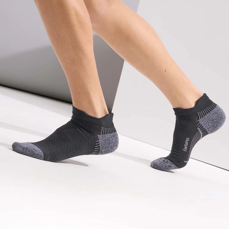 Feetures - Plantar Fasciitis Relief Sock Light Cushion No Show Tab